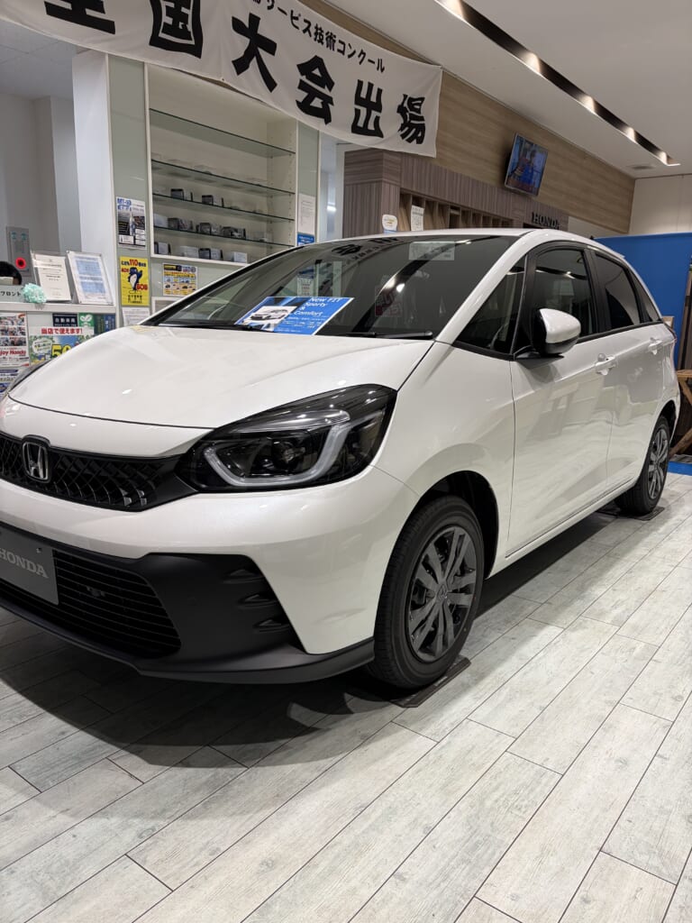 展示車でFIT参上❗